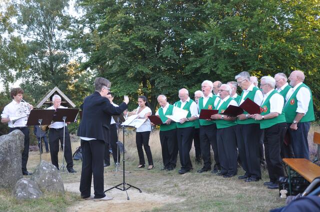 Impressionen: Gedichte und Gesang zum 150. Geburtstag von Hermann Löns am 29. August 2016 - Der Männerchor Müden unter der Leitung von B. Nickel
