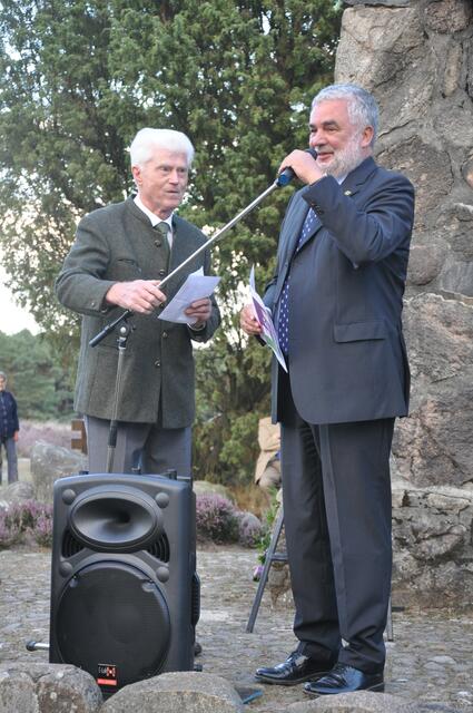 Impressionen: Gedichte und Gesang zum 150. Geburtstag von Hermann Löns am 29. August 2016 - R. Hentschel und Landrat Klaus Wiswe