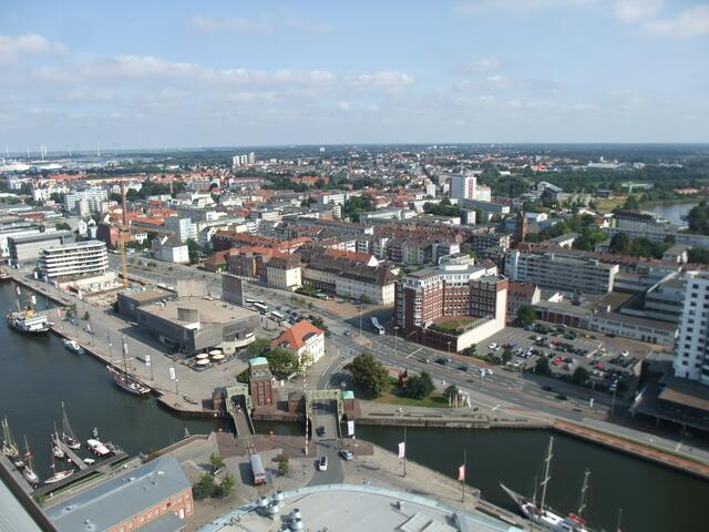 Blick vom Aussichtsplattform SAIL City Hafen