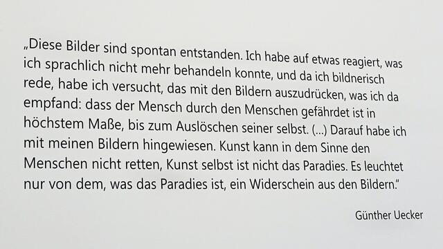 Uecker-Zitat im Ausstellungsraum des Staatlichen Museums Schwerin. Foto: Helmut Kuzina