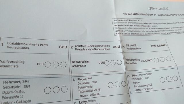 Wahl
Kannst du nicht allen gefallen durch deine Tat und dein Kunstwerk, Mach es wenigen recht; vielen gefallen ist schlimm.

Johann Christoph Friedrich von Schiller