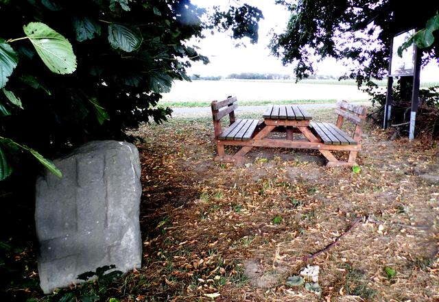 Wenn man dort eine kurze Pause einlegt, entdeckt man einen geheimnisvollen Stein.