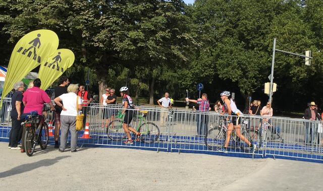 Radfahren geschafft, in die Wechselzone und noch laufen