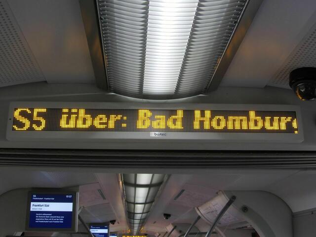 Laufschrift in der S-Bahn