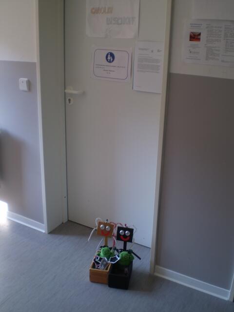 Obama-BAKI mit GRÜNHOLD am 8. September 2016 im Übergangswohnheim Andernacherstraße 8 in Bremen-Tenever