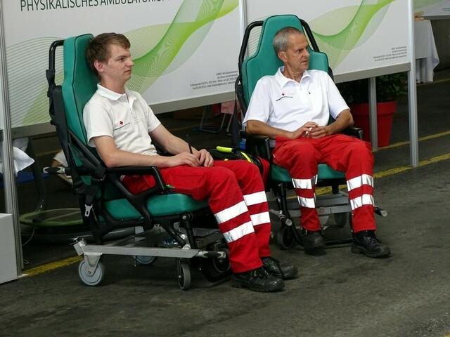 Tramwaytag Wien 2016 - Hatten ein waches Auge auf den Gesundheitszustand der Gäste.