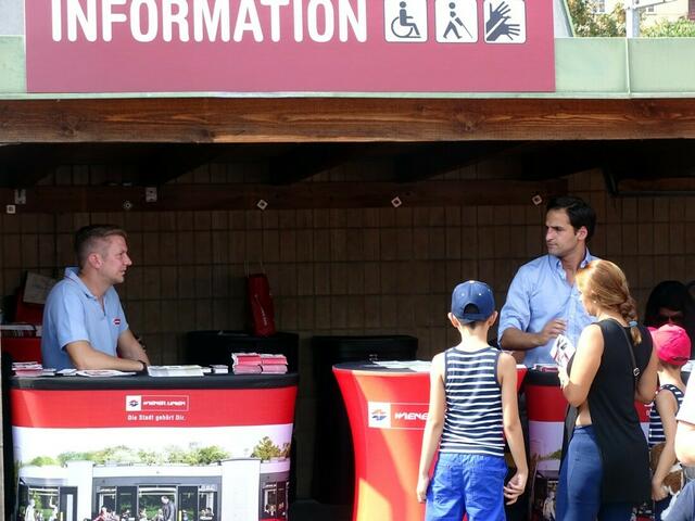 Tramwaytag Wien 2016 - Die Unterstützung behinderter Menschen ist bei den Wiener Verkehrsbetrieben nicht bloß wohlfeiles Lippenbekenntnis, ...