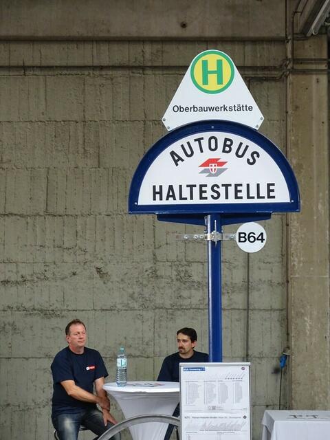 Tramwaytag Wien 2016 - Das offizielle Wiener Bushaltestellen-Schild.
