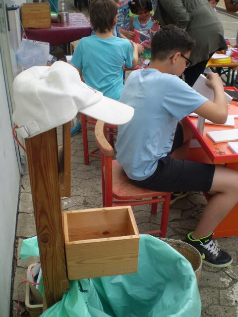 Bremen, 11. September 2016: BAKI-Man "wartet" auf ausgediente Gerätebatterien - heute: Flaschenkorken