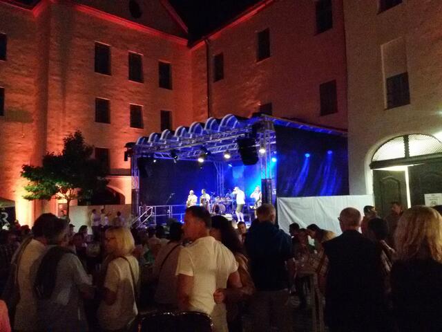 Dillingen; Schlosshof, Warm-Up-Party