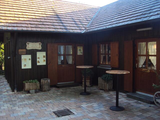 Holzheim; Lehrbienenstand