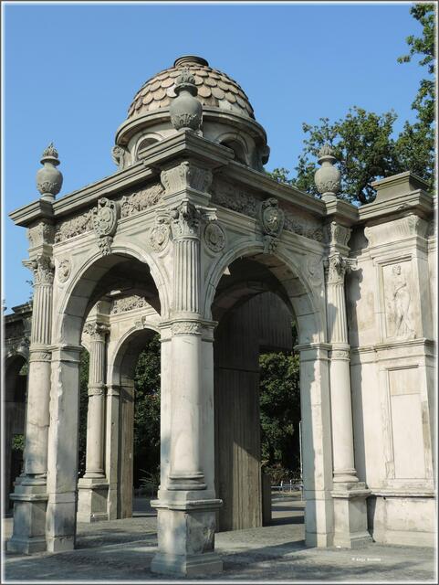 Prachtvolle Architektur aus vergangenen Tagen - Arkaden des Neuen Hauses erstrahlen wieder in frischem Glanz (Foto: Katja Woidtke)