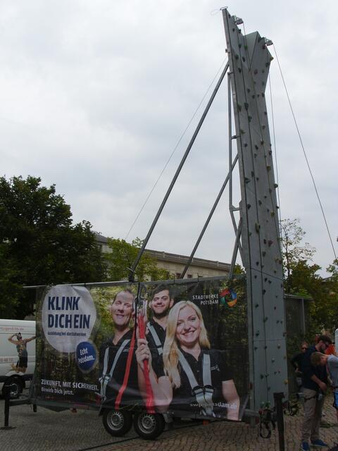 eine fahrbare Kletterwand