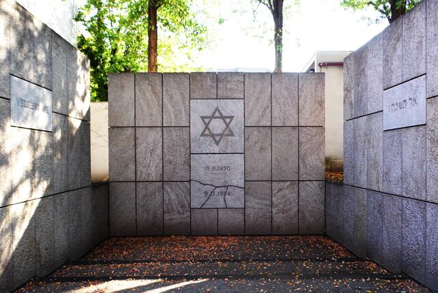1933 wurde der Antisemitismus der Nazionalsozialisten zum Regierungsprogramm. 1938 wurde die Synagoge bei den Progromen zerstört.