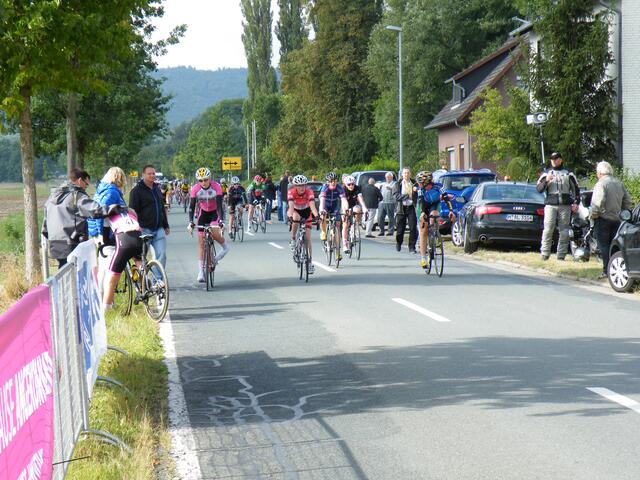 20. Mädels - Ausrollen nach dem Rennen.