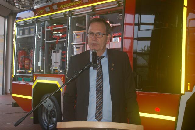 ...Bürgermeister Jürgen Köhne....