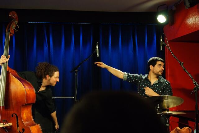 Peter Schwebs - Bass / Rodrigo Recabarren - Schlagzeug
