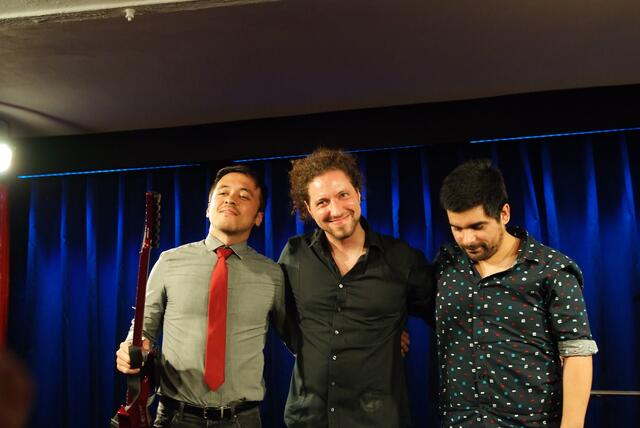 Aki Ishiguro - Gitarre / Peter Schwebs - Bass / 
Rodrigo Recabarren - Schlagzeug
