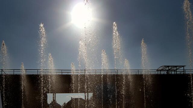 Auf dem Brunnenplatz am Gradierwerk. Foto: Helmut Kuzina