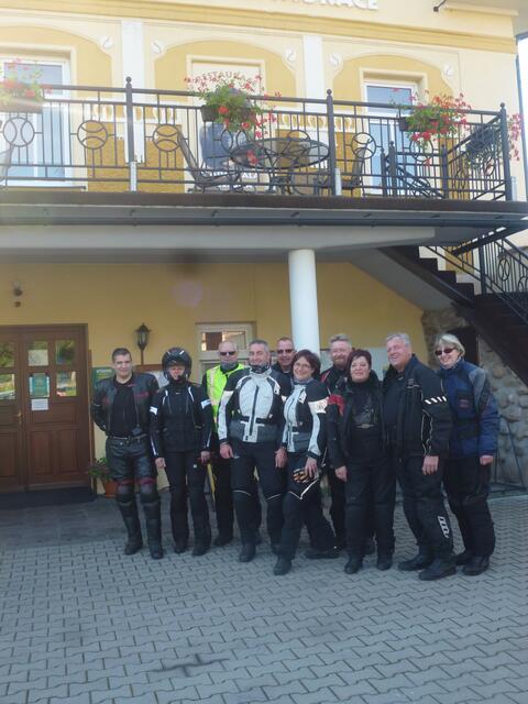 Als Übernachtungspunkt steuerten die Marburger Biker ein kleines, idyllisches Hotel in Vrchlabí dem früheren Hohenelbe an, das direkt an der Elbe liegt, die hier noch ein kleines Flüsschen ist.