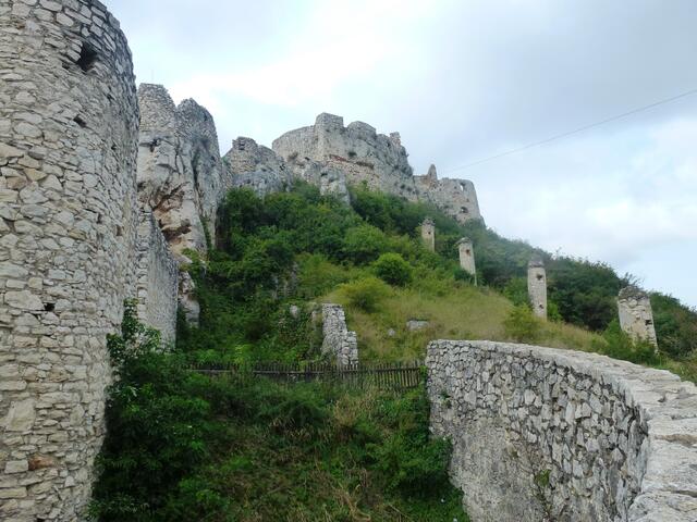 Die Zipser Burg ist eine der größten Burganlagen in Mitteleuropa.