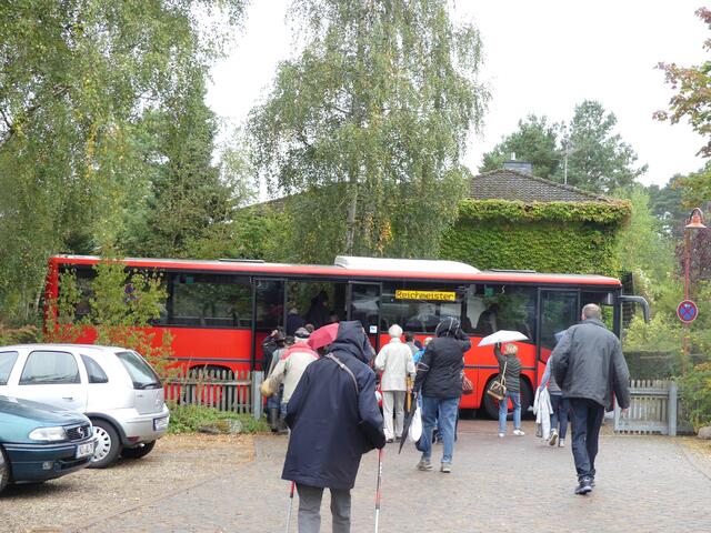 Mit dem Bus ging es dann weiter zum und durch das Moor ( also, nicht DIREKT durch's Moor, schon immer schön die befestigten Wege lang :-))))))) )