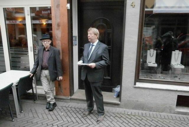 Kramerstraße 4: Kultur- und Personaldezernent Harald Härke begrüßt die Anwesenden.