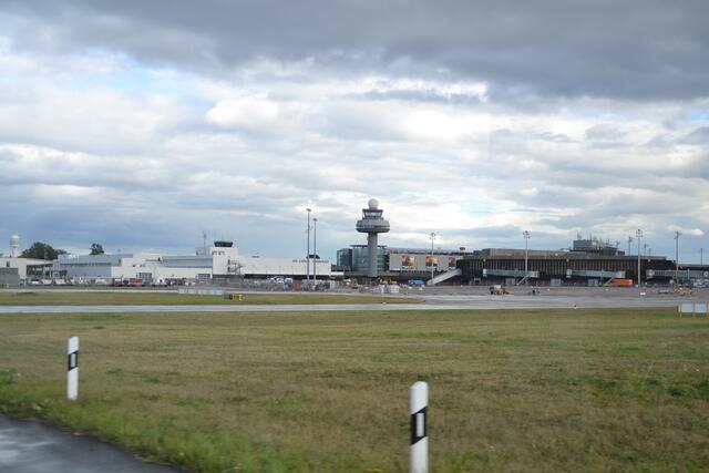 Der Blick der Feuerwehr Station zum Flughafen