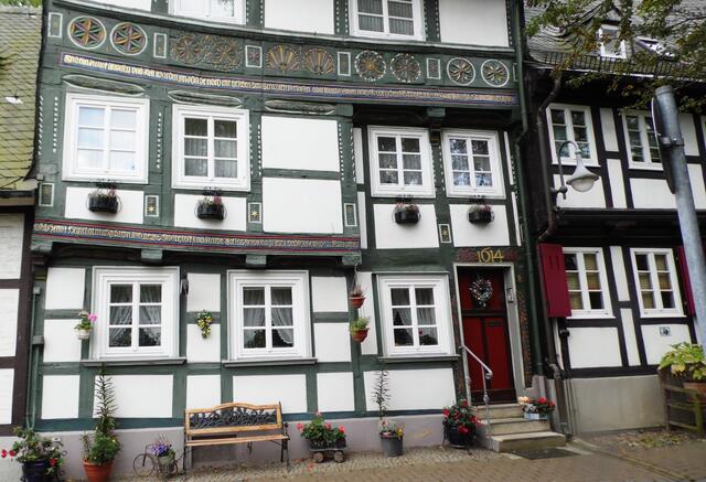 Und man staunt nicht schlecht über die Jahreszahlen der Erbauungsjahre an den Fachwerkhäusern.