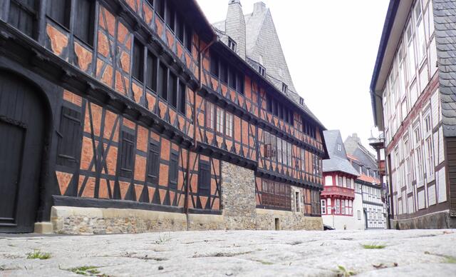 Für ein größeres Fachwerkhaus benötigte man etwa 30 Eichenstämme. Für das 300 Jahre alte Siemenshaus vermutlich deutlich mehr. Ist es das größte Fachwerkhaus der Stadt?