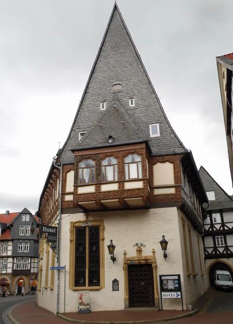 Das "Brusttuch" neben der Marktkirche ist wohl das bekannteste Patrizierhaus der Stadt. 1527 wurde es erbaut.