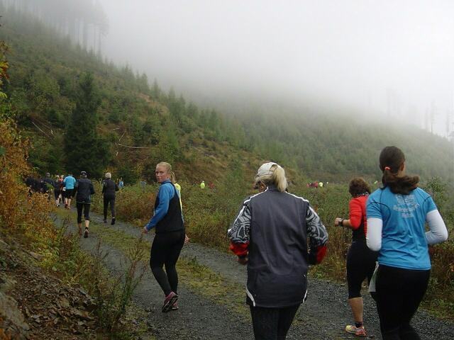 Noch befinden sich die Sportler auf dem Steigungsabschnitt, ...