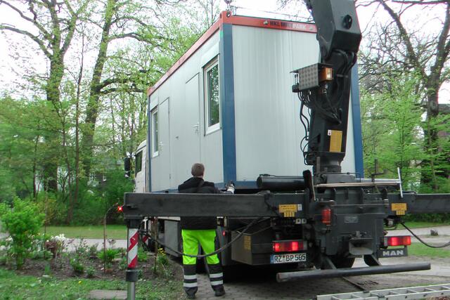 Ein neuer Wohncontainer, wie er auch von Hamburgs Kirchengemeinden zur Unterbringung von Obdachlosen genutzt wird. (Foto: Max Bryan)