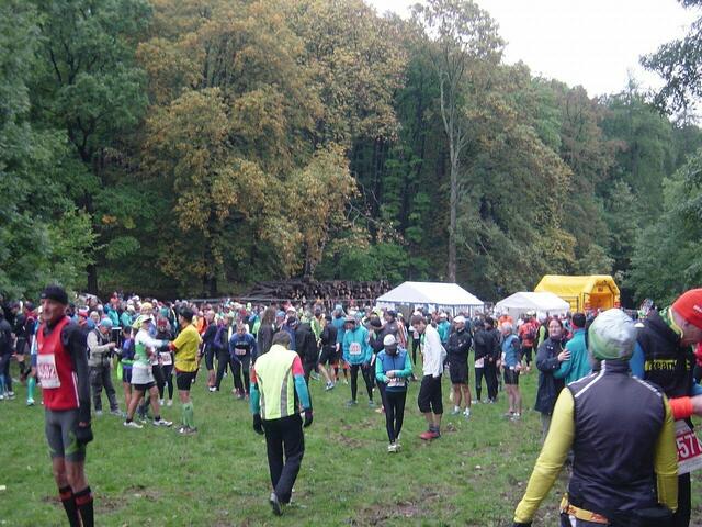 Wernigerode Himmelpforte: Startplatz für den Harz-Gebirgslauf. Die Läufer für den Brocken-Marathon sammeln sich.
