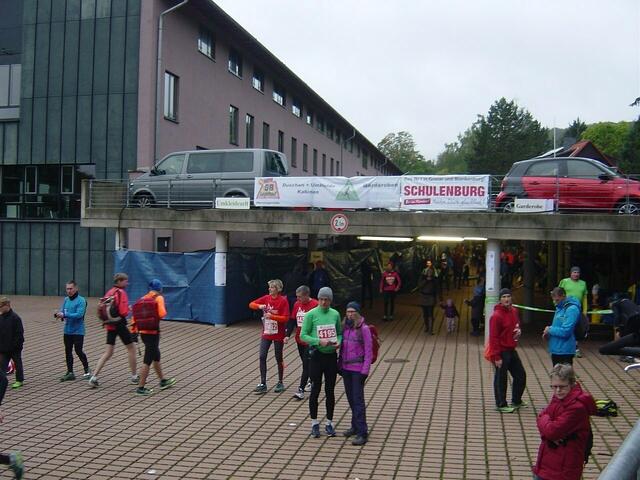 Parkdeck Fachhochschule Harz: Umkleide, Dusche und Garderobe für den Harz-Gebirgslauf.