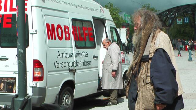 Mein Freund Klaus im Mai 2013. Auch das Krankenmobil hilft bedingungslos.