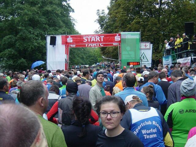 Startaufstellung (11 Kilometer) vor …