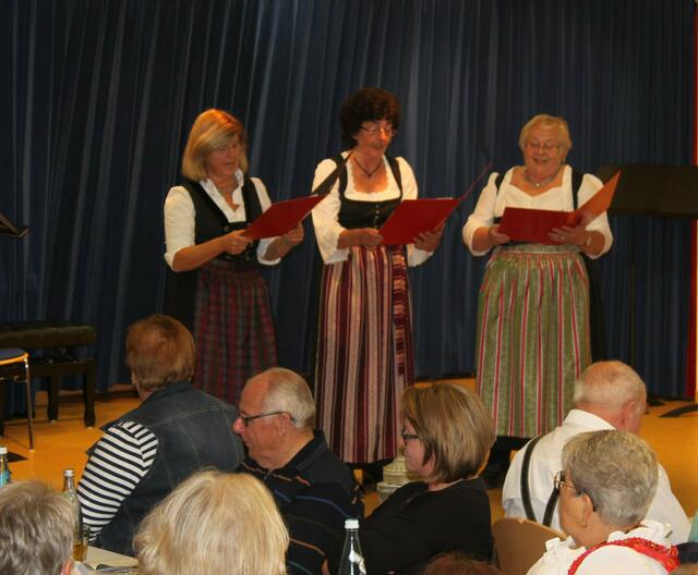 Gerne gesehene Gäste in der Musikschule sind das "trio laetitia" mit v. l. Margarete Zahl, Anneliese Gärtner und Irmgard Stallauer.