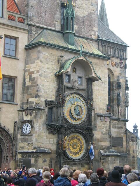 Weltberühmt: Die astronomische Uhr am Altstädter Rathaus.
