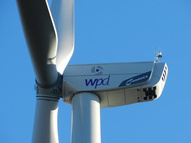 Der Generator auf dem Mast.