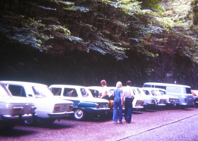 Der Parkplatz unterhalb der Burg.
