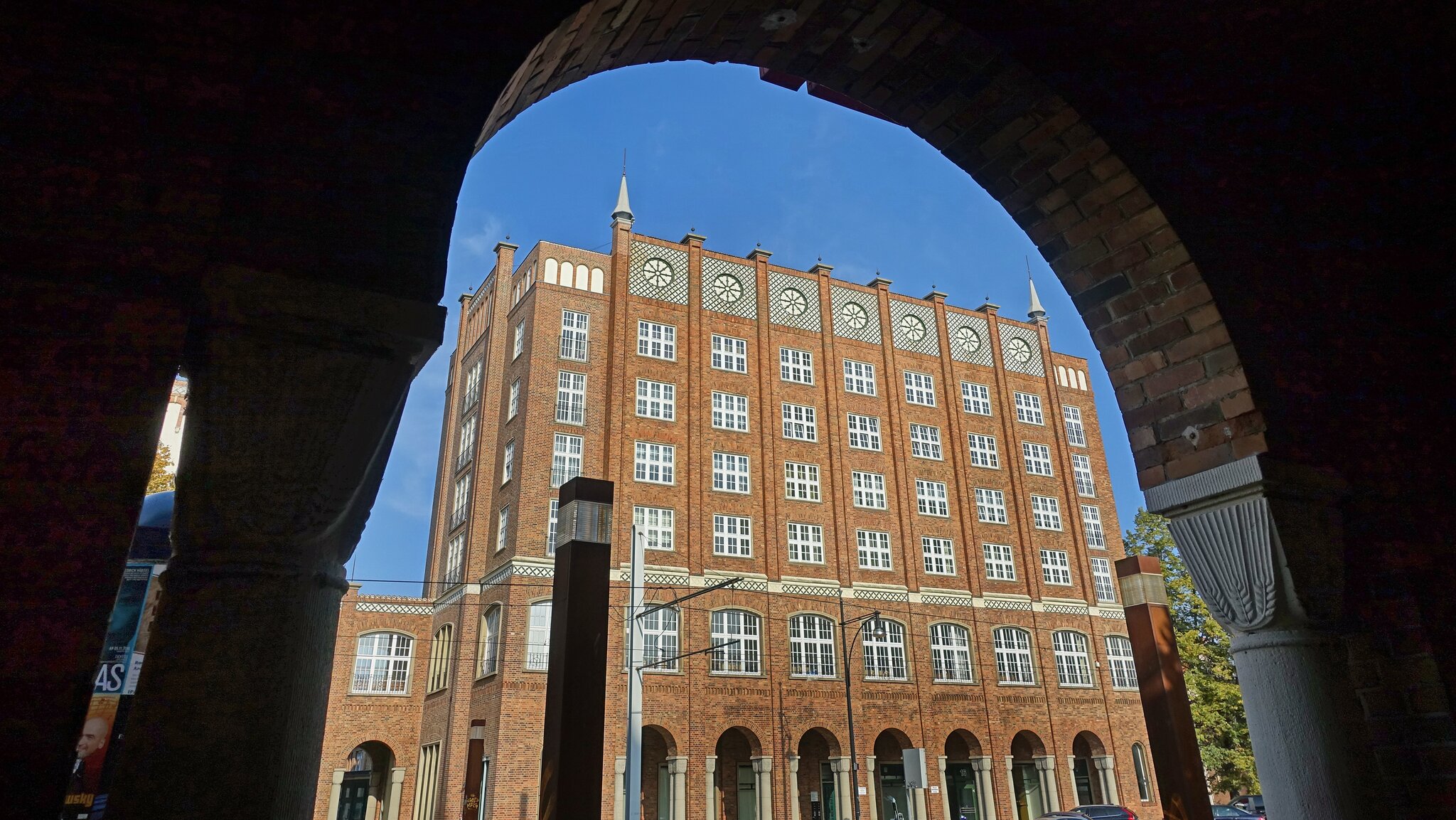 architektur-in-rostock-geb-ude-im-stil-norddeutscher-backsteingotik