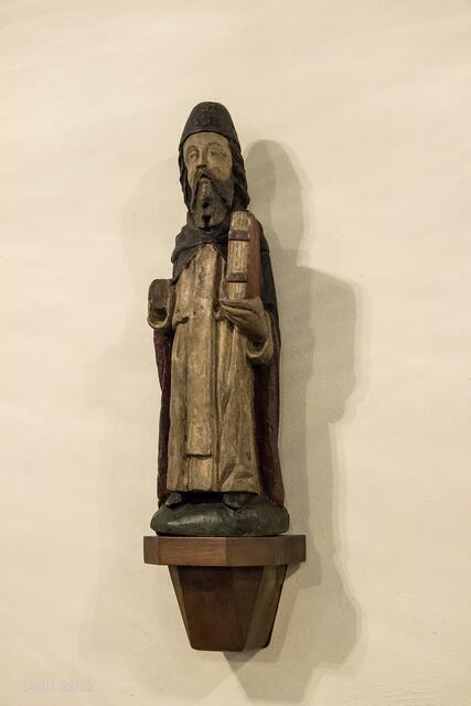 Figur eines Heiligen. Man weiß allerdings, welchen Heiligen die Figur darstellen soll. Sicher ist nur, dass der Kopf mal eine Reliquie enthielt.