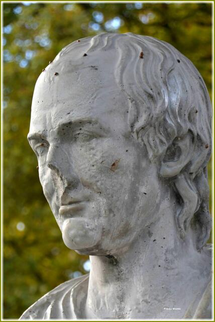 Der Leibniz-Büste im Tempel (eine Replik) wurde immer wieder die Nase abgeschlagen. Das Original aus Carrrara-Marmor ist gut gesichert im Schloßmuseum Herrenhausen zu besichtigen (Foto: Katja Woidtke)
