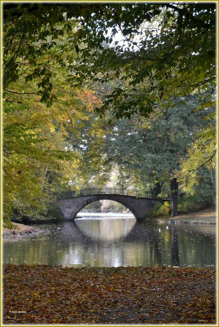 Die Augustenbrücke wurde 1840 nach Plänen von Georg Ludwig Friedrich Laves im Georgengarten Herrenhausen errichtet (Foto: Katja Woidtke)