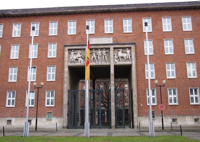 Das einstige Hauptquartier der britischen Besatzungsmacht an der Hans-Böckler-Allee in Hannover. Die Briten waren es, die das neue Land Niedersachsen formten.