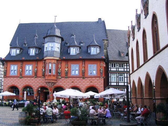 ...hat am Fuß des Rammelsberges die Kaiserstadt Goslar.