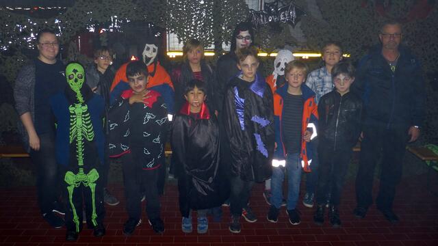 Teilnehmer aus Ronnenberg an der Halloween-Party der SJF Ronnenberg
