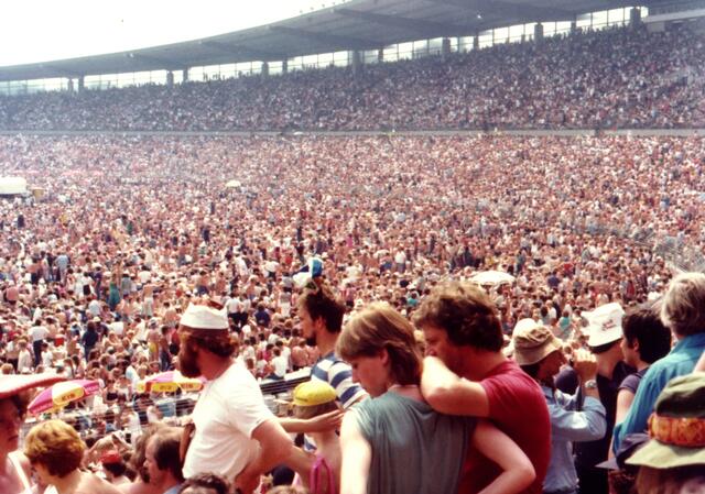 ...gehen zu Großkonzerten ins Niedersachsenstadion.