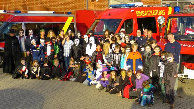 Teilnehmer der Halloween-Party der SJF Ronnenberg